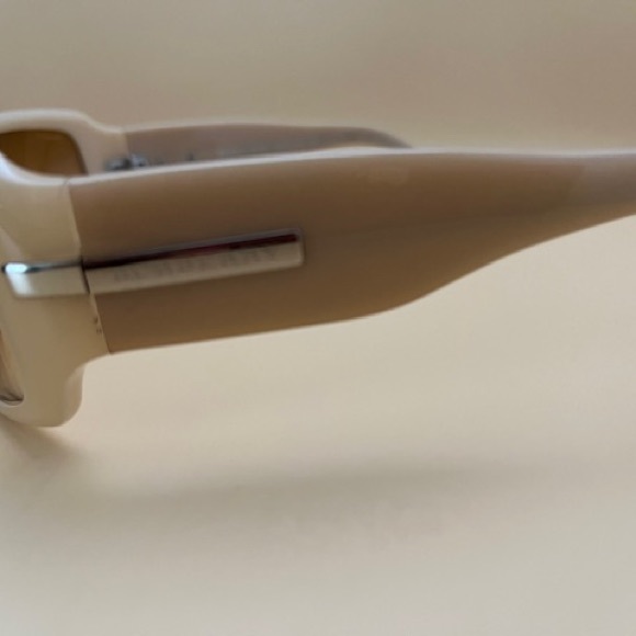 Burberry beige Oversize Gradient Sunglasses - Picture 3 of 5